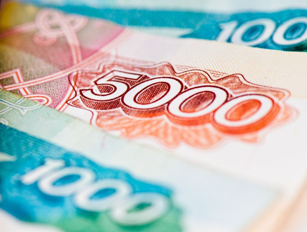 Россияне сняли 28 млрд рублей в магазинах в первом полугодии 2025 года