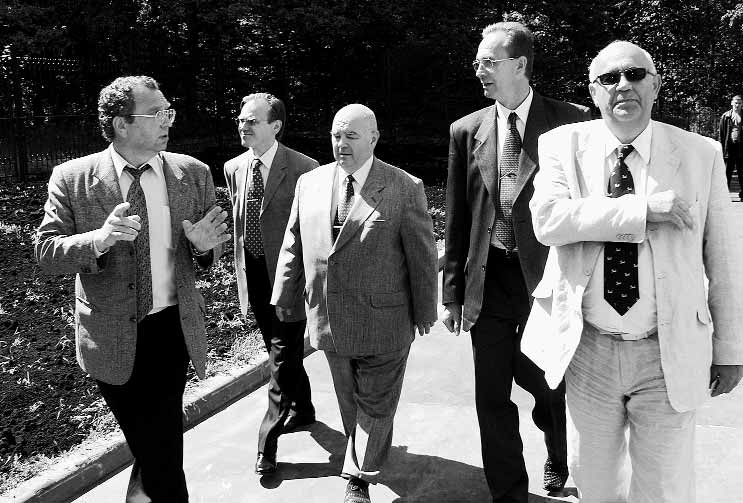 “ОРГА ЗЕЛЕНОГРАД” Немецкое качество в российском масштабе Освоив отечественный рынок SIM-карт, “ОРГА ЗЕЛЕНОГРАД” поворачивается лицом к сегменту банковских карт - рис.1 “ОРГА ЗЕЛЕНОГРАД” Немецкое качество в российском масштабе Освоив отечественный рынок SIM-карт, “ОРГА ЗЕЛЕНОГРАД” поворачивается лицом к сегменту банковских карт - рис.1