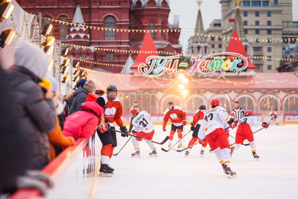Mastercard и КХЛ провели Бесценный матч на Красной площади - рис.1