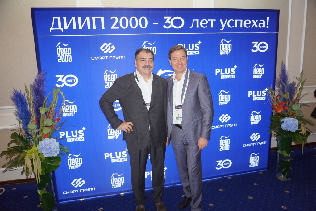 Владимир Ульихин, генеральный директор, и Сергей Аветисян, коммерческий директор компании «ДИИП 2000».JPG