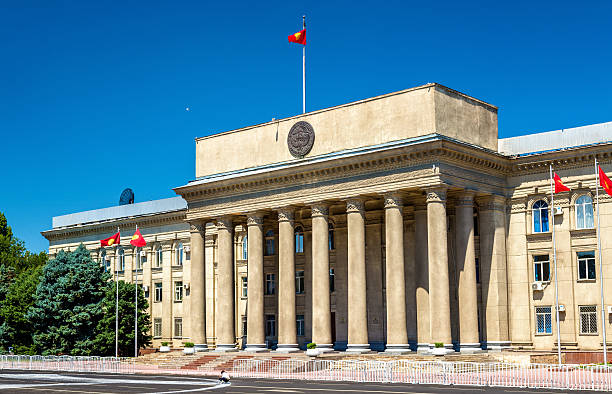 Офис правительства и президента в Бишкеке.jpg