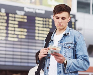 Россияне столкнулись с блокировкой счетов при попытке оплатить туры за границу