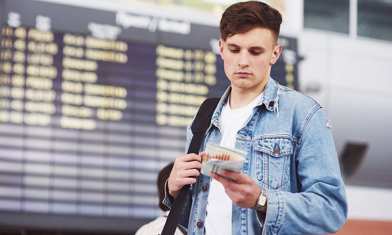 Россияне столкнулись с блокировкой счетов при попытке оплатить туры за границу