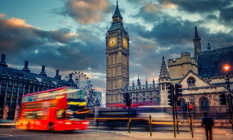 Великобритания вводит более гибкие лимиты для бесконтактных транзакций с марта 2026 года