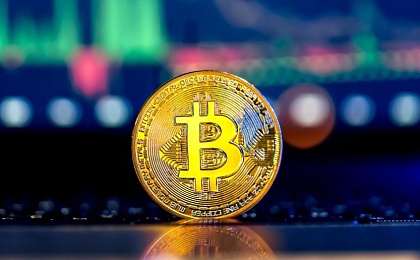 Биткоин поднимается до двухмесячного максимума на фоне роста альткоинов и сжатия шортов