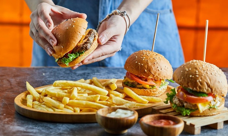 На 43% выросла доля платежей через СБП в фастфуде по итогам 2025 года