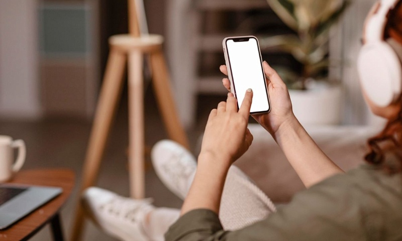 Сбер выпустил ИИ-приложение для владельцев iOS-устройств