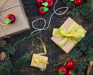 Большинство россиян планирует потратить до 5 тысяч рублей на новогодние подарки
