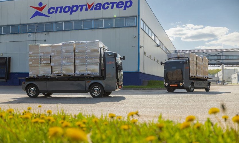 Спортмастер начал использовать беспилотные грузовики в логистике