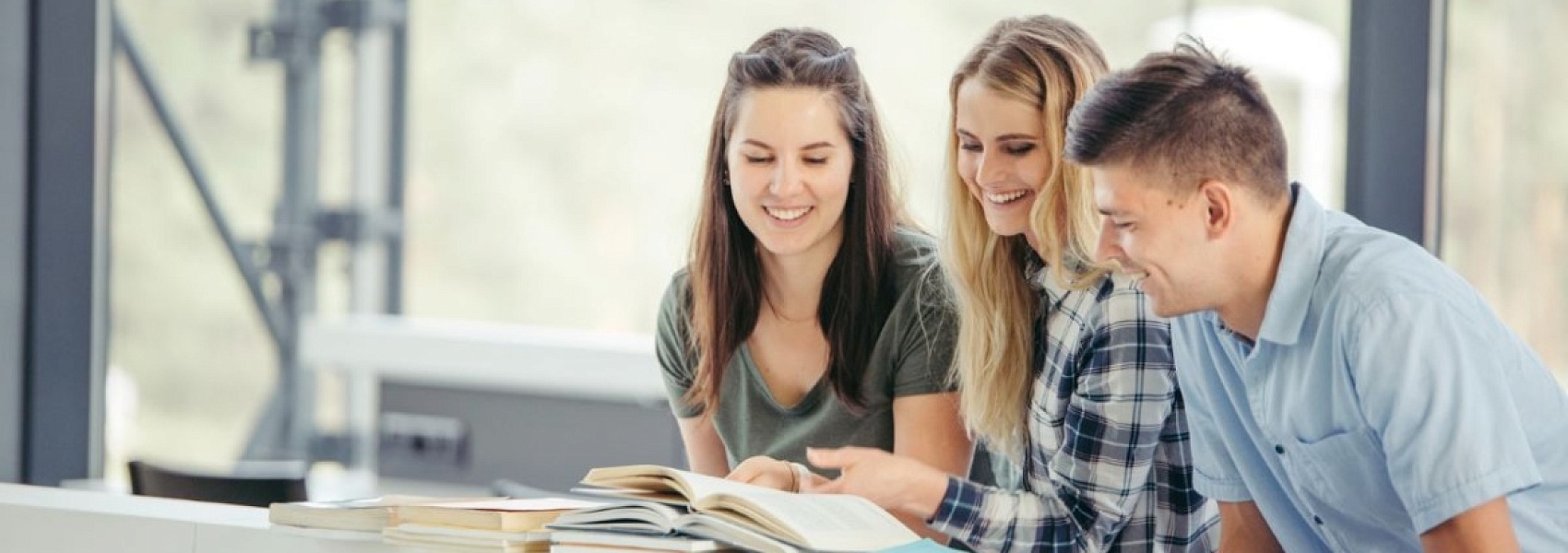 Яндекс бесплатно обучит школьников и студентов ИИ-робототехнике