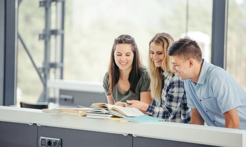 Яндекс бесплатно обучит школьников и студентов ИИ-робототехнике