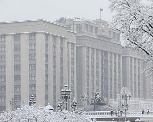 В Госдуме заявили о росте рисков использования карт Visa и Mastercard