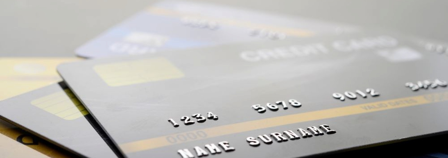 В январе в России было выдано менее миллиона новых кредитных карт 