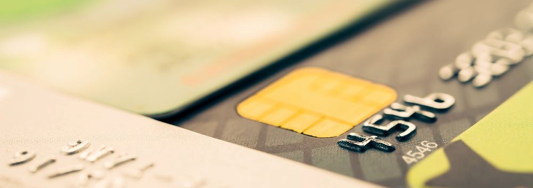 Иностранцам упростят получение банковских и сим-карт