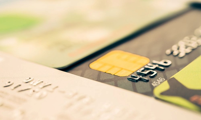 Иностранцам упростят получение банковских и сим-карт