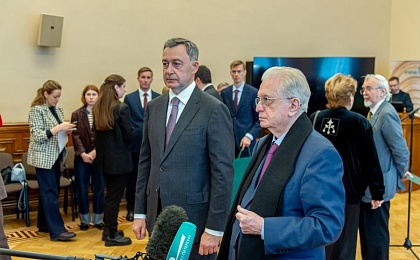 Гознак передал Эрмитажу восемь памятных монет