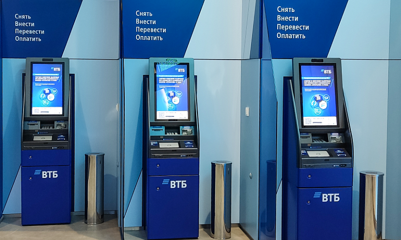 Клиенты ВТБ смогут перевести пенсию в банкоматах сети