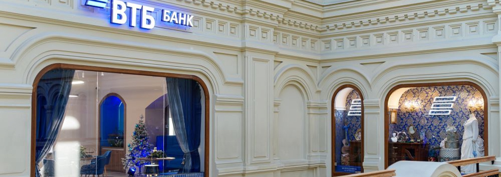 ВТБ открыл обновленный офис в ГУМе