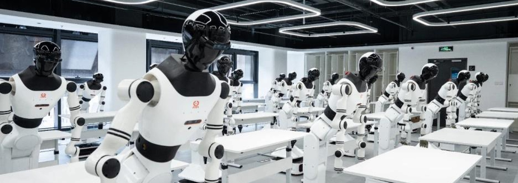 В Китае открылся центр массового обучения человекоподобных роботов на реальных данных