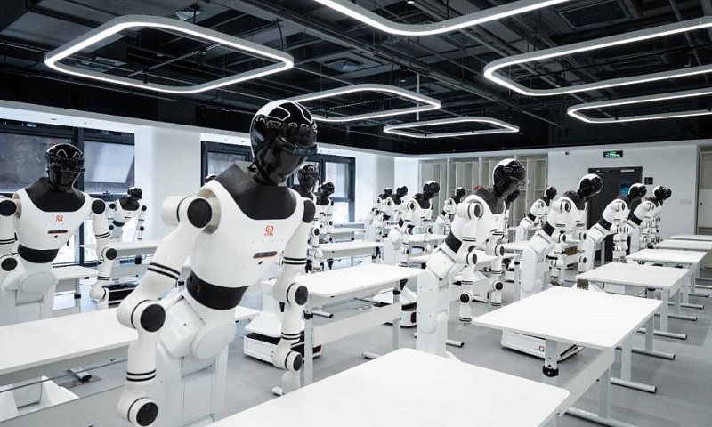 В Китае открылся центр массового обучения человекоподобных роботов на реальных данных
