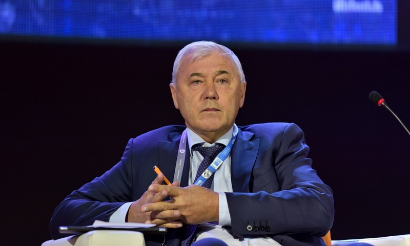 Анатолий Аксаков поддержал увеличение лимита платежных карт на одного человека до 20