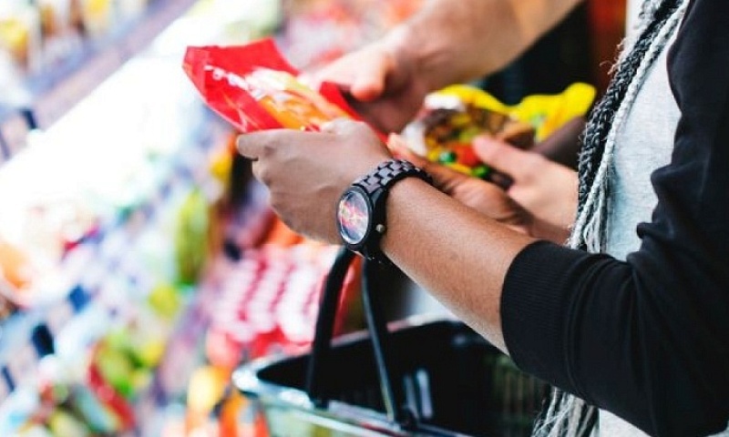 Перед Новым годом россияне стали покупать алкоголь заметно реже