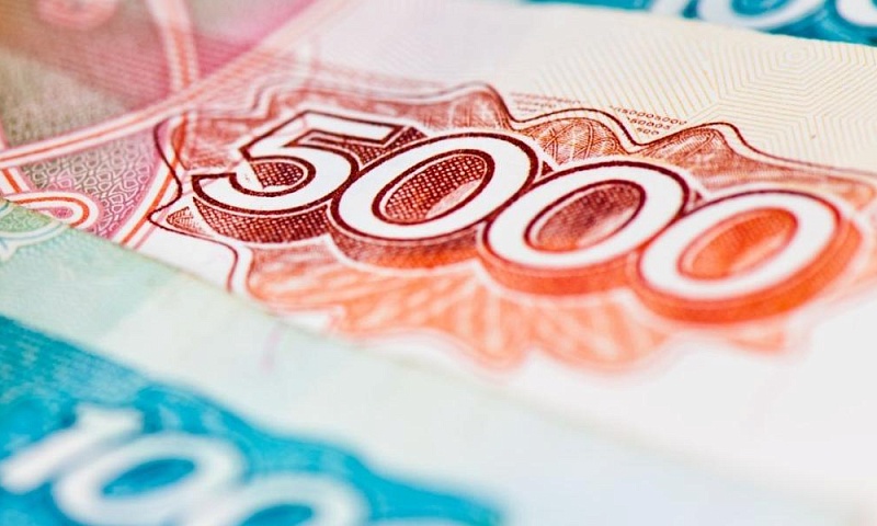 Россияне сняли 28 млрд рублей в магазинах в первом полугодии 2025 года