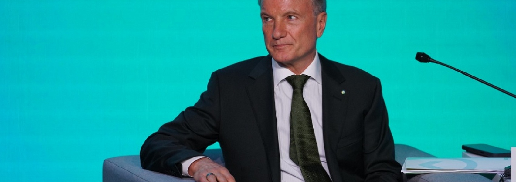 Сбер планирует сократить до 20% неэффективных сотрудников