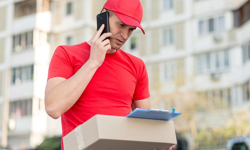 Россияне все чаще блокируют звонки от курьерских служб, принимая их за мошеннические