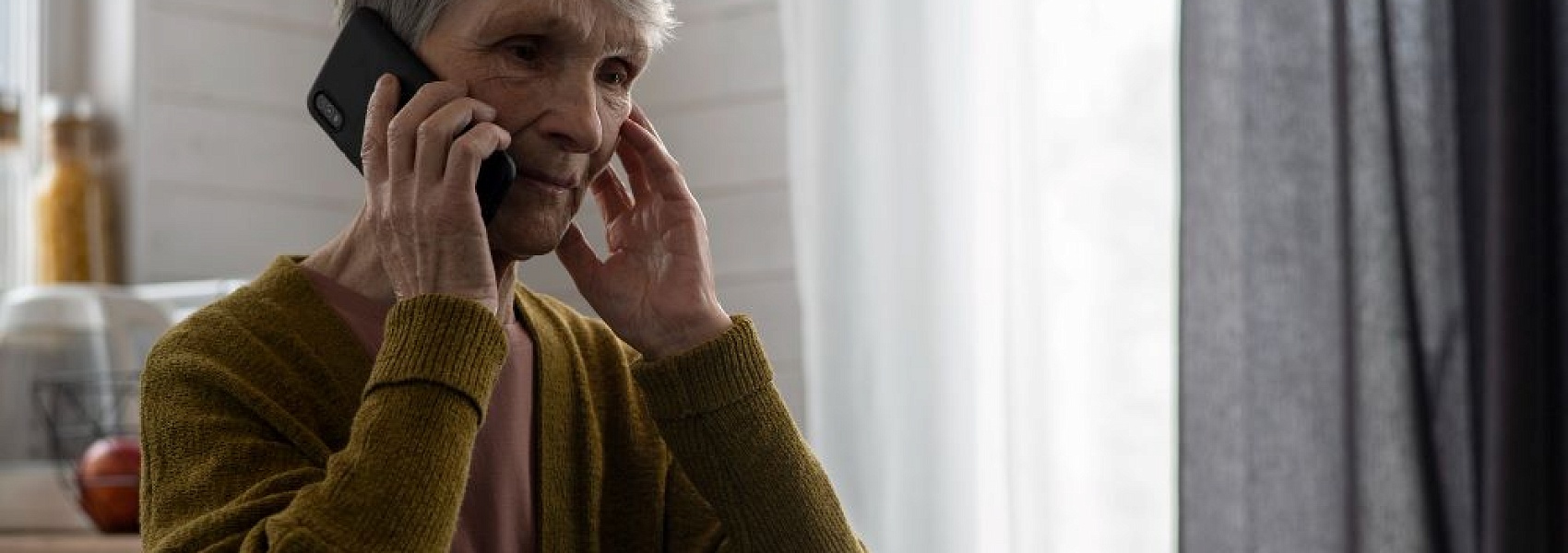 В половине случаев обмана жертвы сами отдают деньги мошенникам