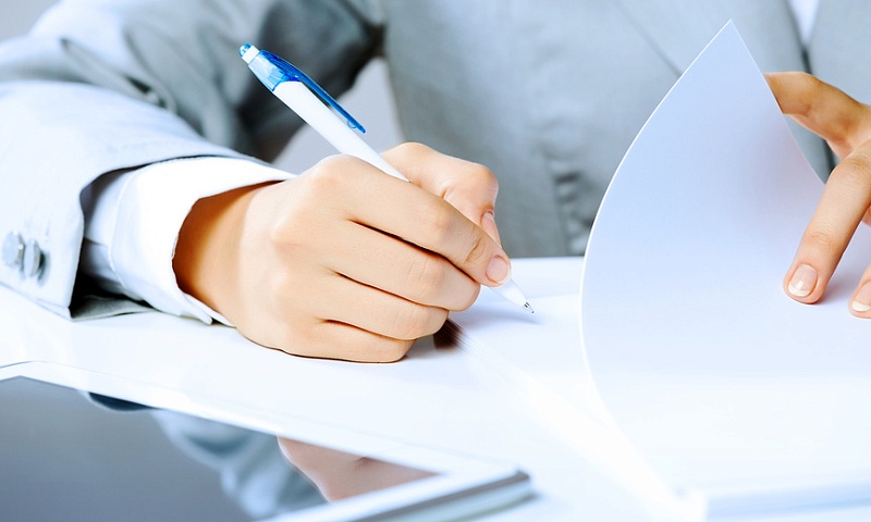 Выявлена роль банковских правил и технологий как ключевых факторов, способствующих экономическому насилию